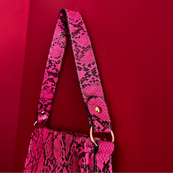 Pink Snakeskin Print Shoulder Bag - Picture 6 of 8